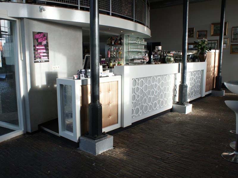 Bar met stofafwerking